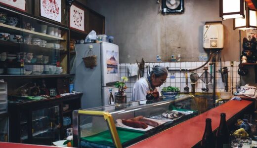 北九州市在住のプロフォトグラファー・栗山喬さんが小倉北区の老舗寿司店でミニ写真展を開催